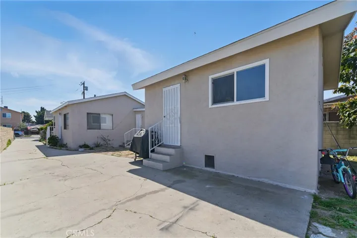 1113 Flint Avenue, Wilmington, California 90744