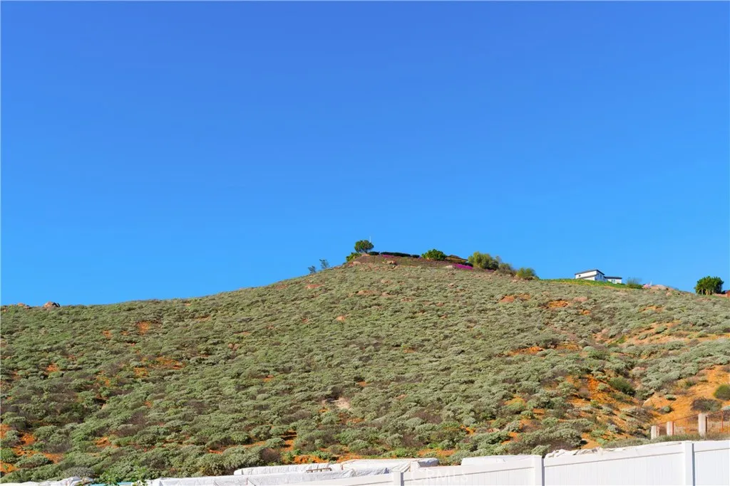 7340 Live Oak Drive, Jurupa Valley, California 92509 home-pic-51