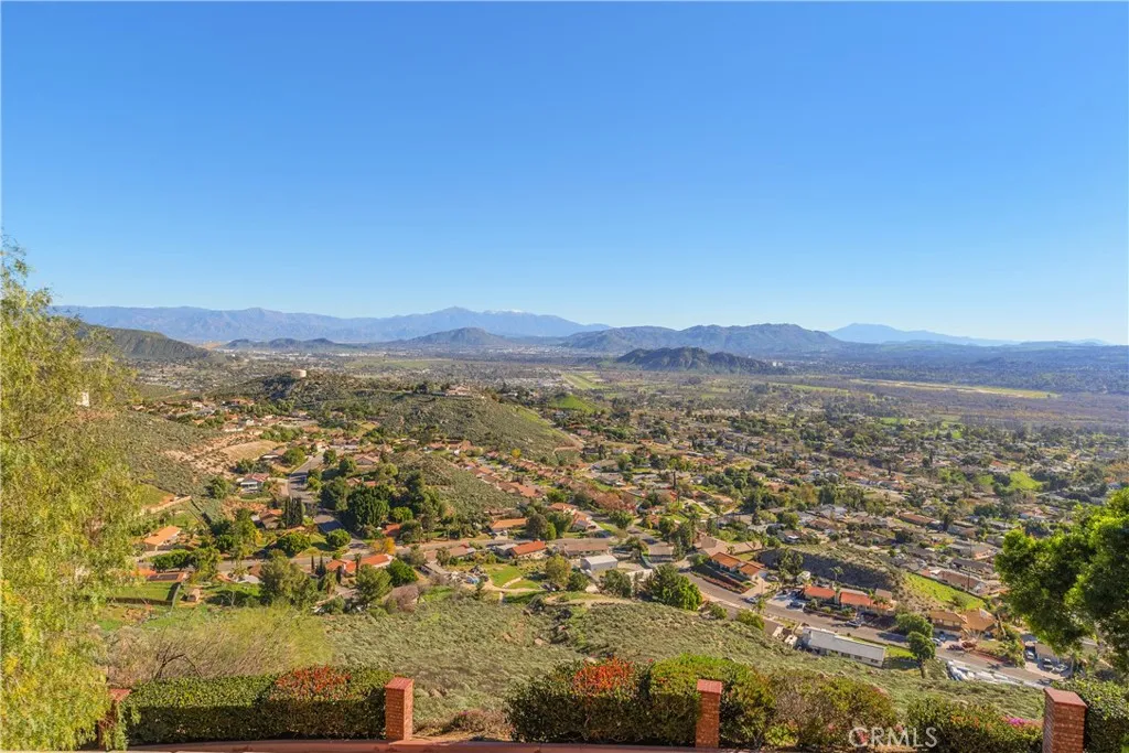 7340 Live Oak Drive, Jurupa Valley, California 92509 home-pic-6