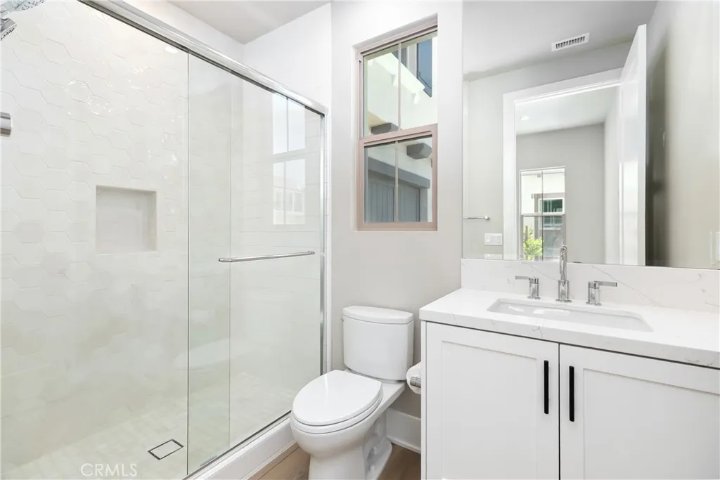 127 Oakstone, Irvine, California 92618 home-pic-25