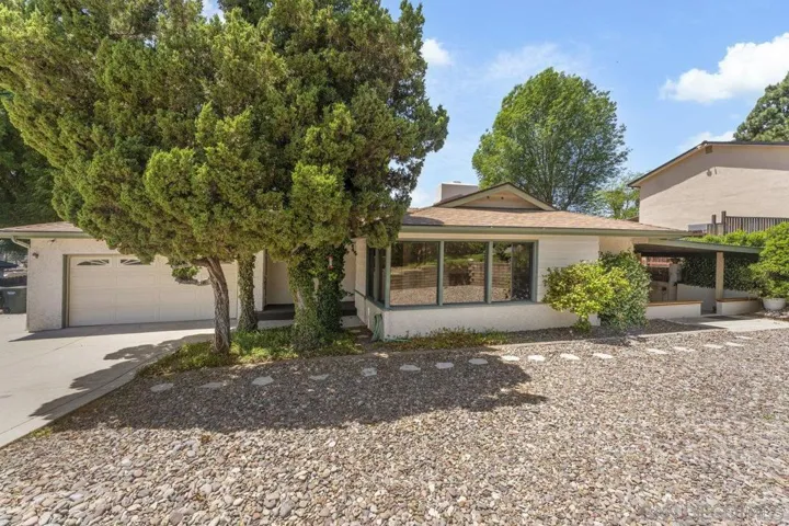 1822 Wight Way, El Cajon, California 92021