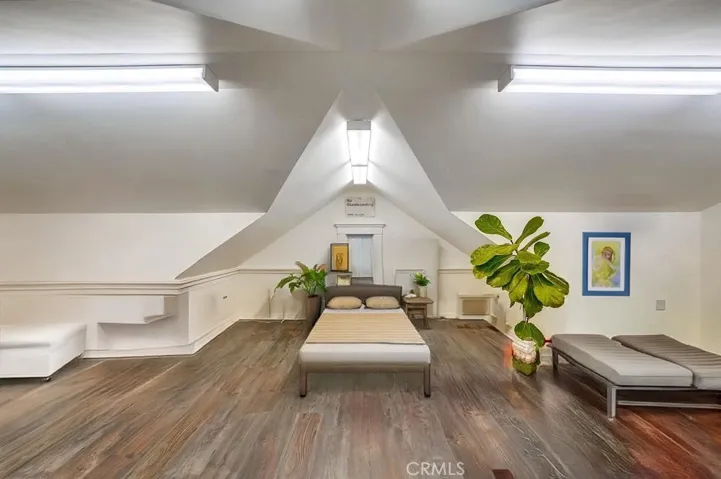 virtually staged/ room over garage 600+ sq ft