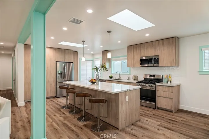 225 S Guadalupe Ave, Redondo Beach, California 90277