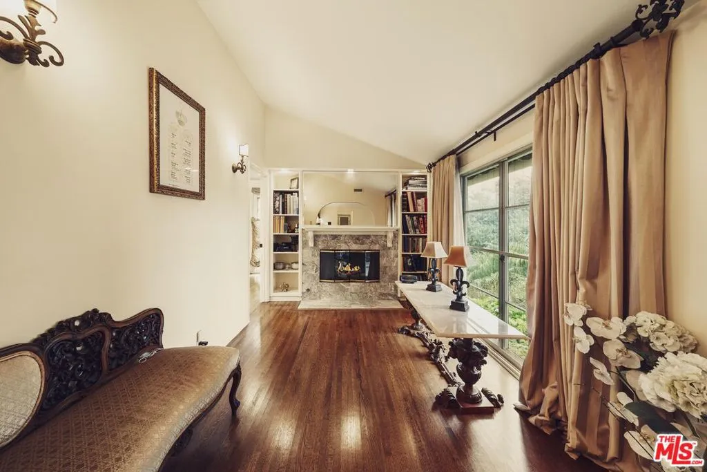 512 N Palm Drive, Beverly Hills, California 90210 home-pic-19