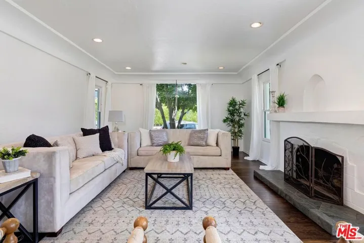 8101 W 4th Street, Los Angeles, California 90048