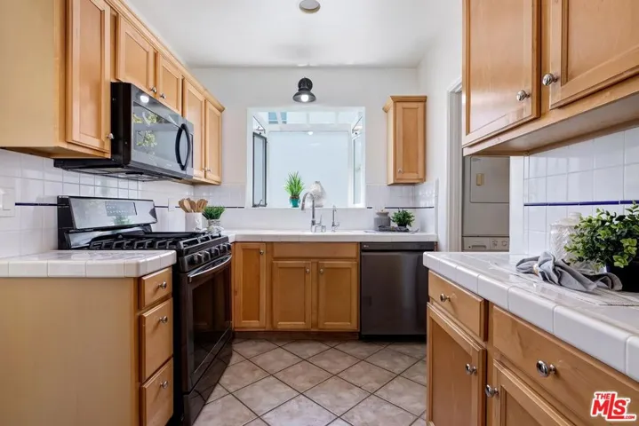 8101 W 4th Street, Los Angeles, California 90048