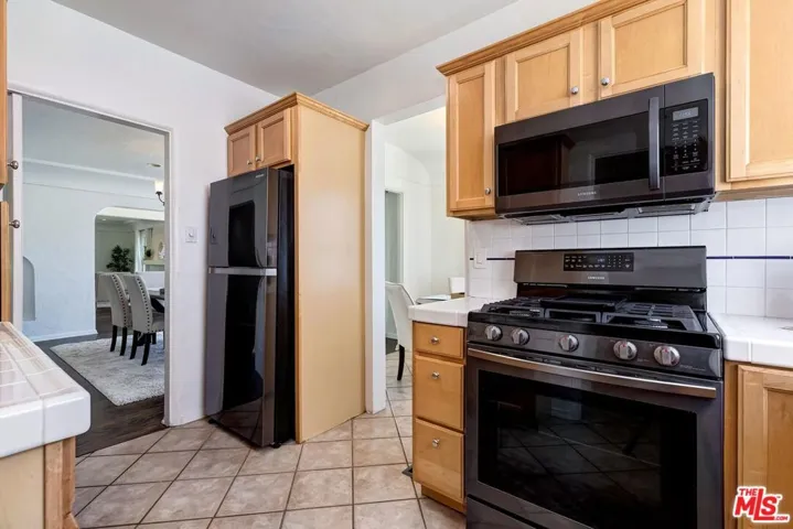 8101 W 4th Street, Los Angeles, California 90048