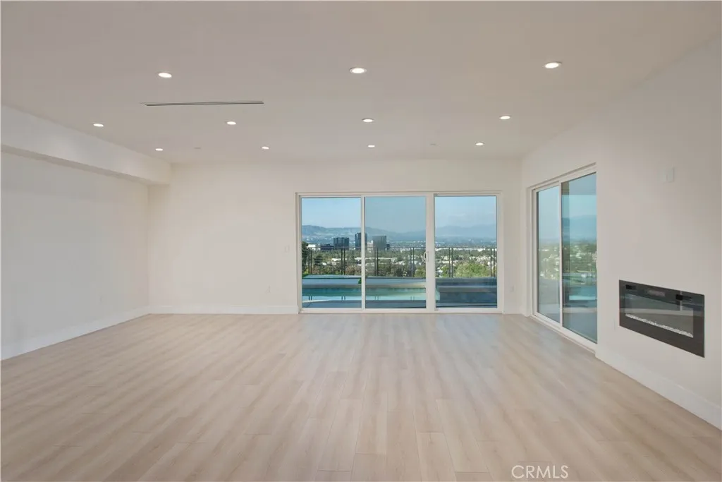 5099 Llano Drive, Woodland Hills, California 91364 home-pic-15