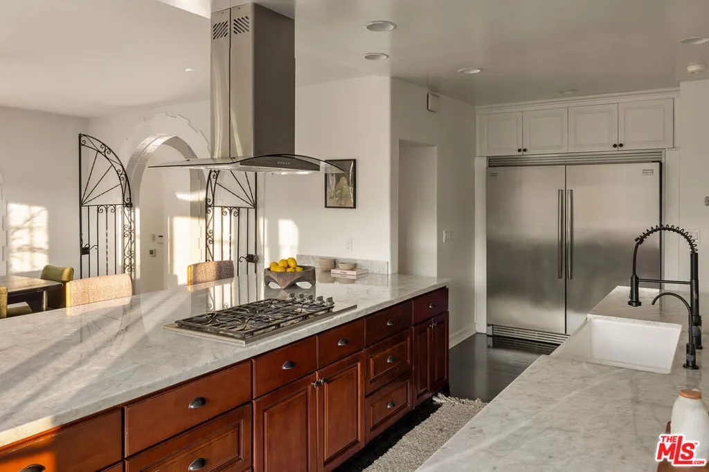 2293 Bronson Hill Drive, Los Angeles, California 90068 home-pic-10