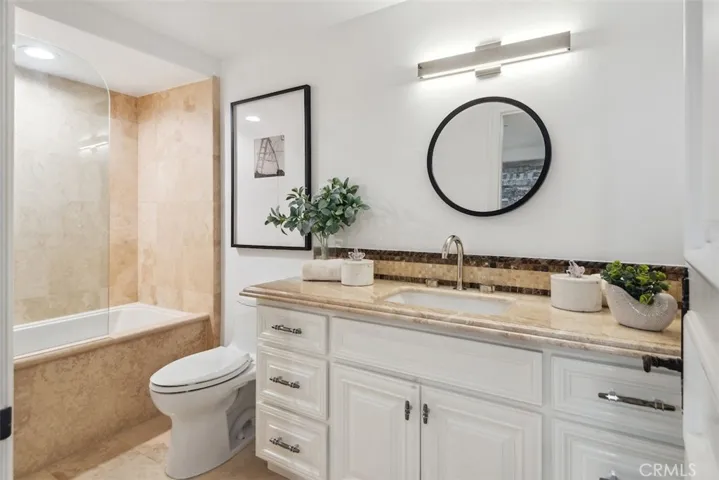 ensuite bath to massage room