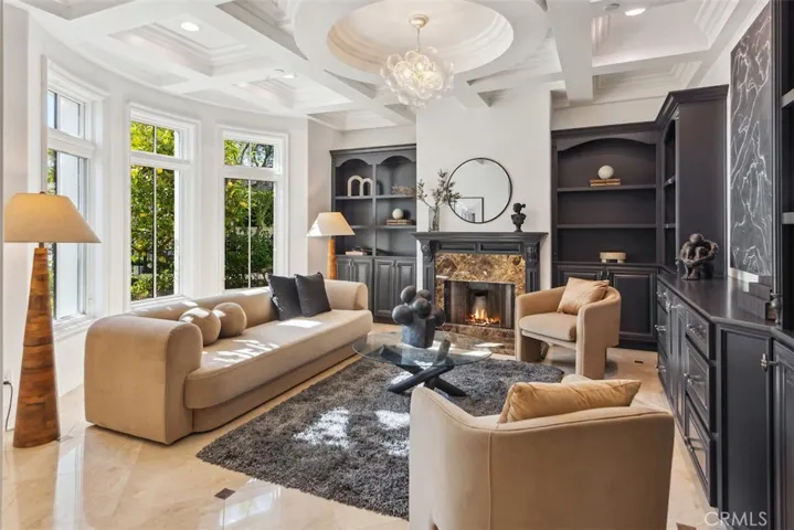 The Library, fireside.
(Potential 6th bedroom)