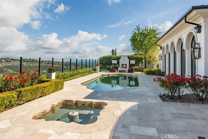 Outdoor entertaining with jacuzzi and pool