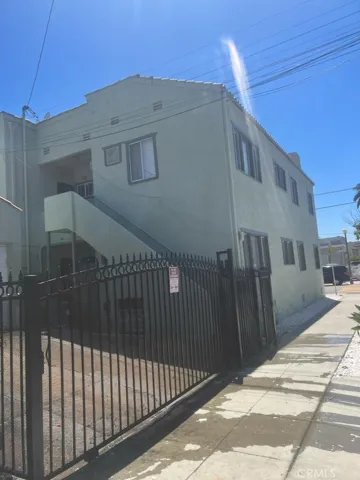 752 Ave Daisy, Long Beach, California 90813