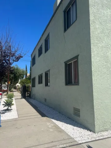 752 Ave Daisy, Long Beach, California 90813