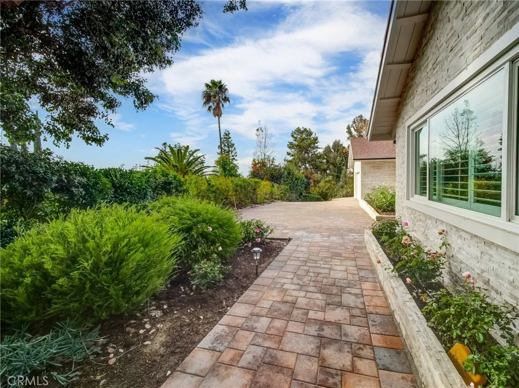 4732 Del Moreno Drive, Woodland Hills, California 91364 home-pic-51