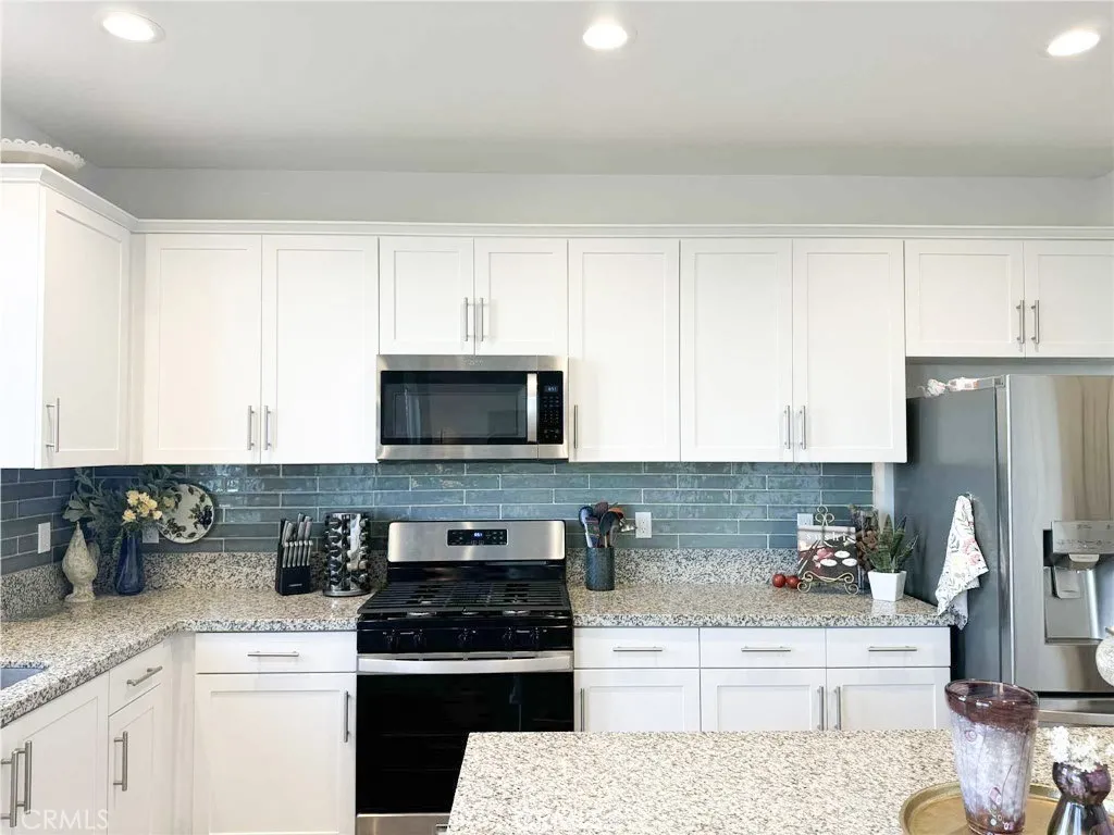 27214 Felsic Drive, Menifee, California 92585 home-pic-5