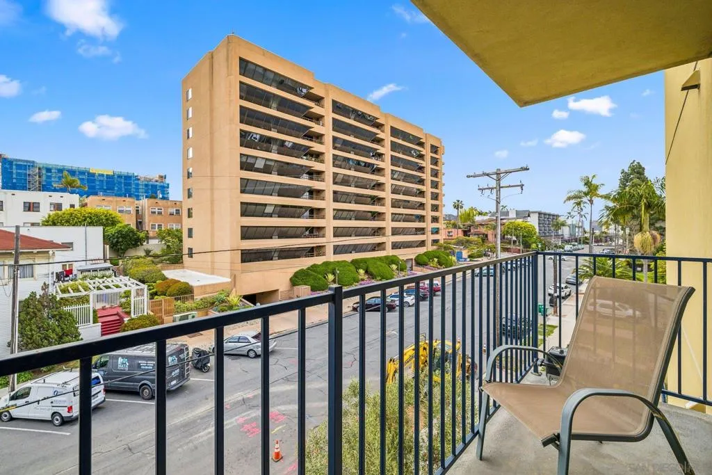 2568 Albatross St 5k, San Diego, California 92101 home-pic-16