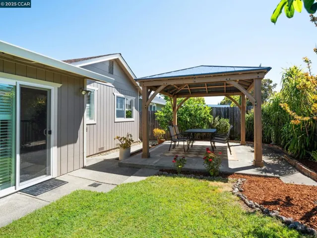 1062 Santa Clara Ln., Petaluma, California 94954