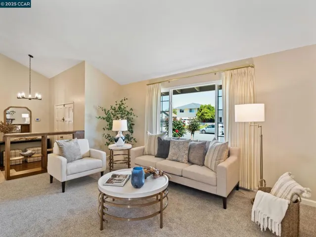 1062 Santa Clara Ln., Petaluma, California 94954