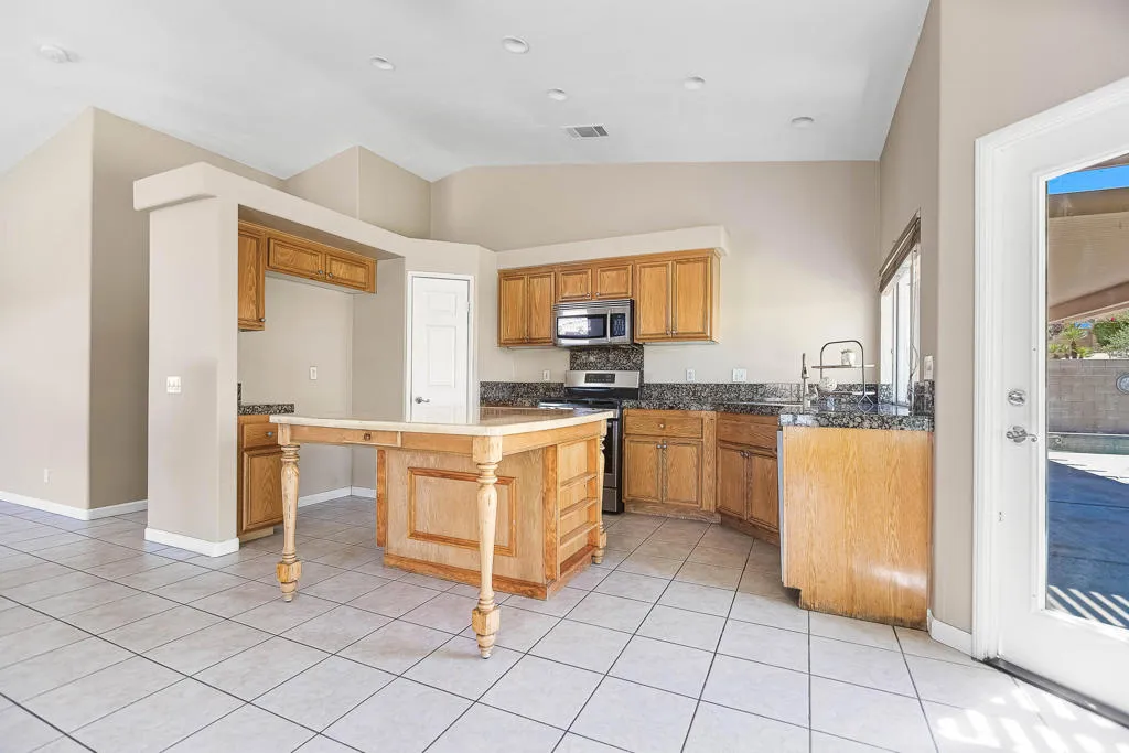 44335 Monticello Avenue, La Quinta, California 92253 home-pic-13