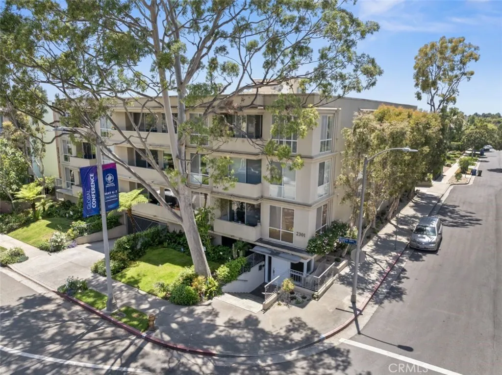 2301 S Beverly Glen Boulevard 102, Los Angeles, California 90064 home-pic-1