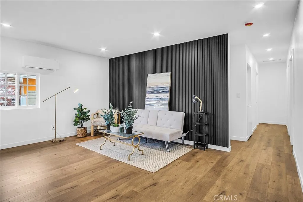 401 W Poplar Street, Compton, California 90220 home-pic-1