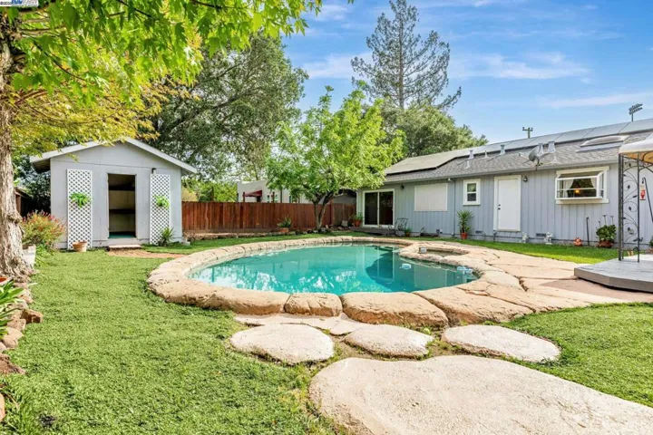 1420 Franquette Ave, Santa Rosa, California 95405