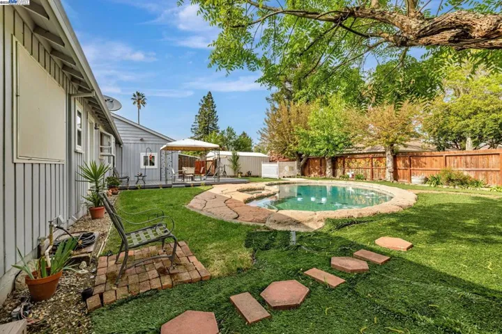 1420 Franquette Ave, Santa Rosa, California 95405