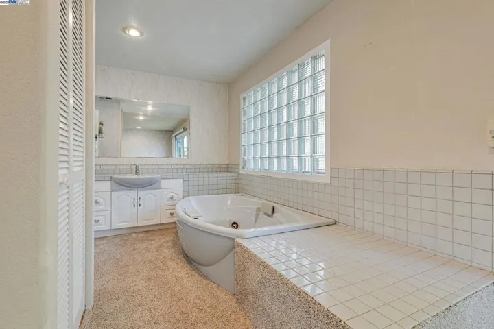 1420 Franquette Ave, Santa Rosa, California 95405