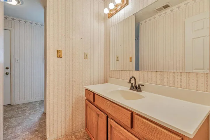 1420 Franquette Ave, Santa Rosa, California 95405