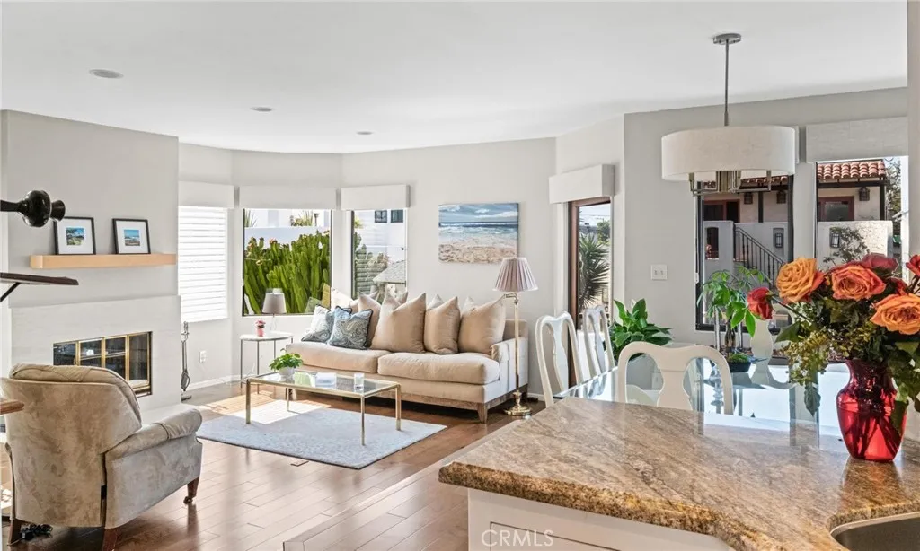 444 30th Street, Manhattan Beach, California 90266, 3 Bedrooms Bedrooms, ,3 BathroomsBathrooms,Residential,For Sale,30th,PV25101302