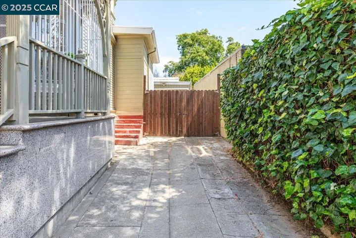 2320 24th Ave, Oakland, California 94601