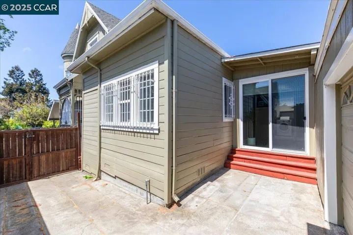 2320 24th Ave, Oakland, California 94601