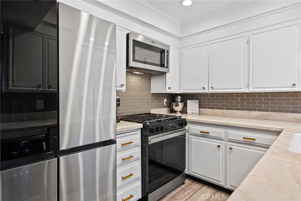 5100 Riverton Avenue 14, North Hollywood, California 91601 home-pic-10