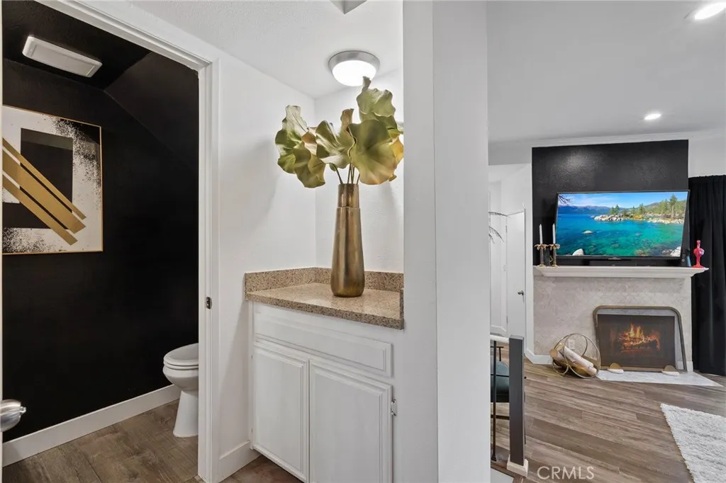 5100 Riverton Avenue 14, North Hollywood, California 91601 home-pic-32