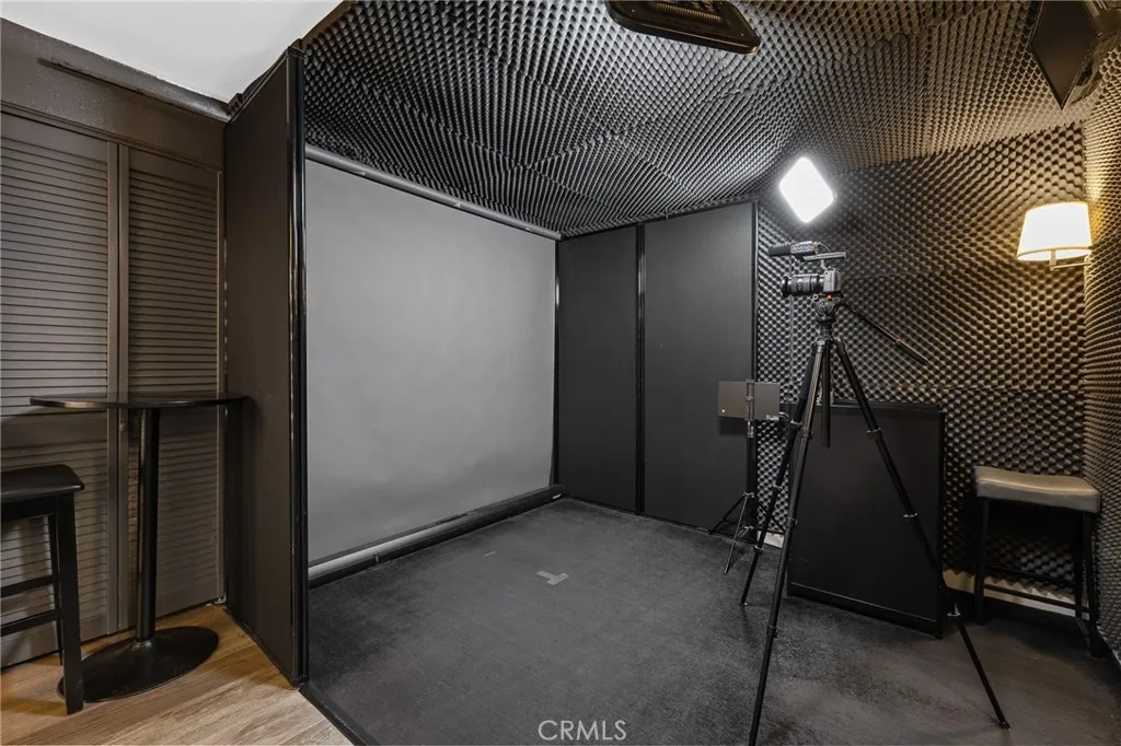 5100 Riverton Avenue 14, North Hollywood, California 91601 home-pic-28