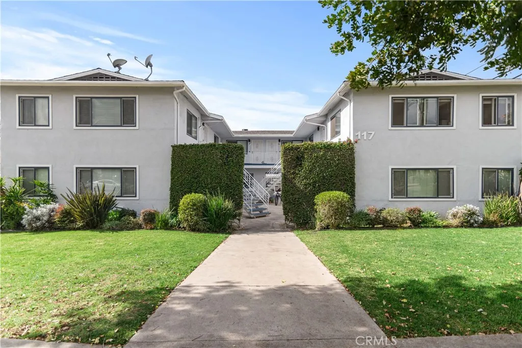 117 S Ivy Avenue D, Monrovia, California 91016, 2 Bedrooms Bedrooms, ,1 BathroomBathrooms,Residential Lease,For Rent,Ivy,CV25103521