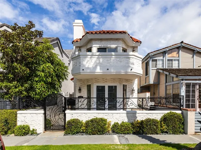 415 8th Street, Huntington Beach, California 92648