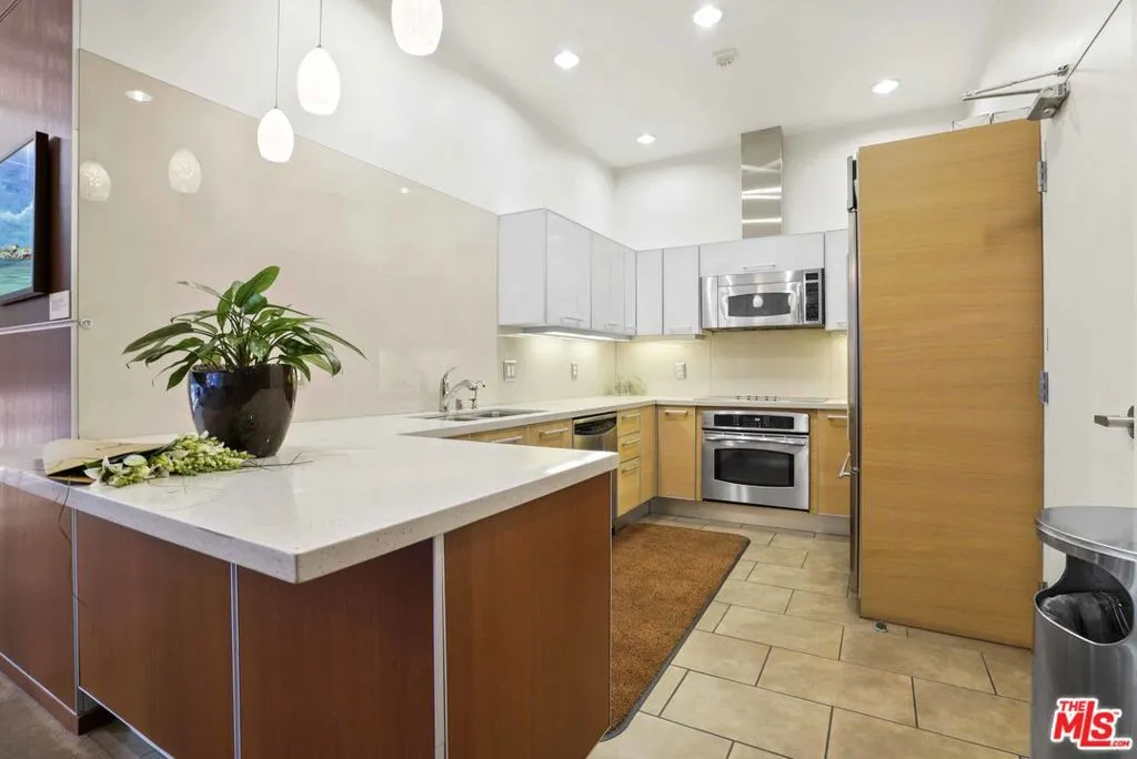 801 S Grand Avenue 1705, Los Angeles, California 90017 home-pic-20