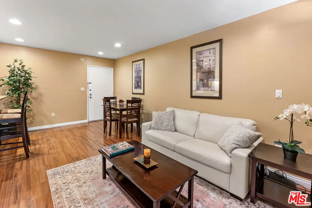 5257 Radford Avenue 103, Valley Village, California 91607 home-pic-3