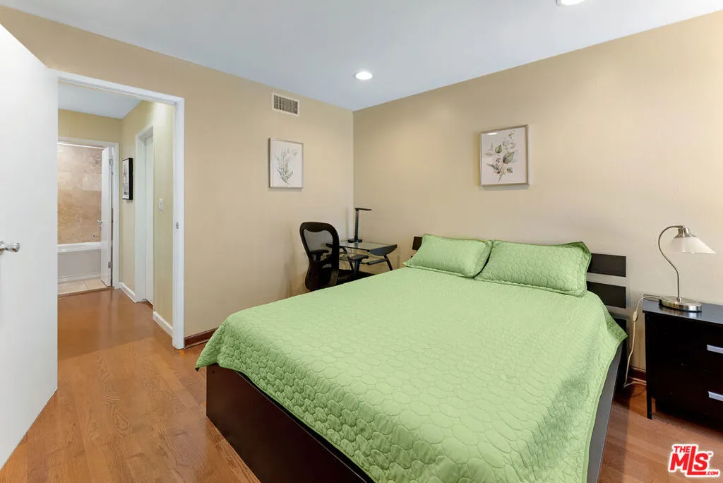 5257 Radford Avenue 103, Valley Village, California 91607 home-pic-9