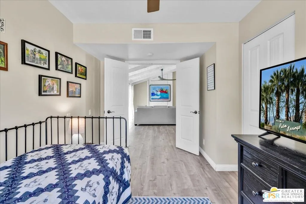 2530 Miramonte Circle C, Palm Springs, California 92264 home-pic-24