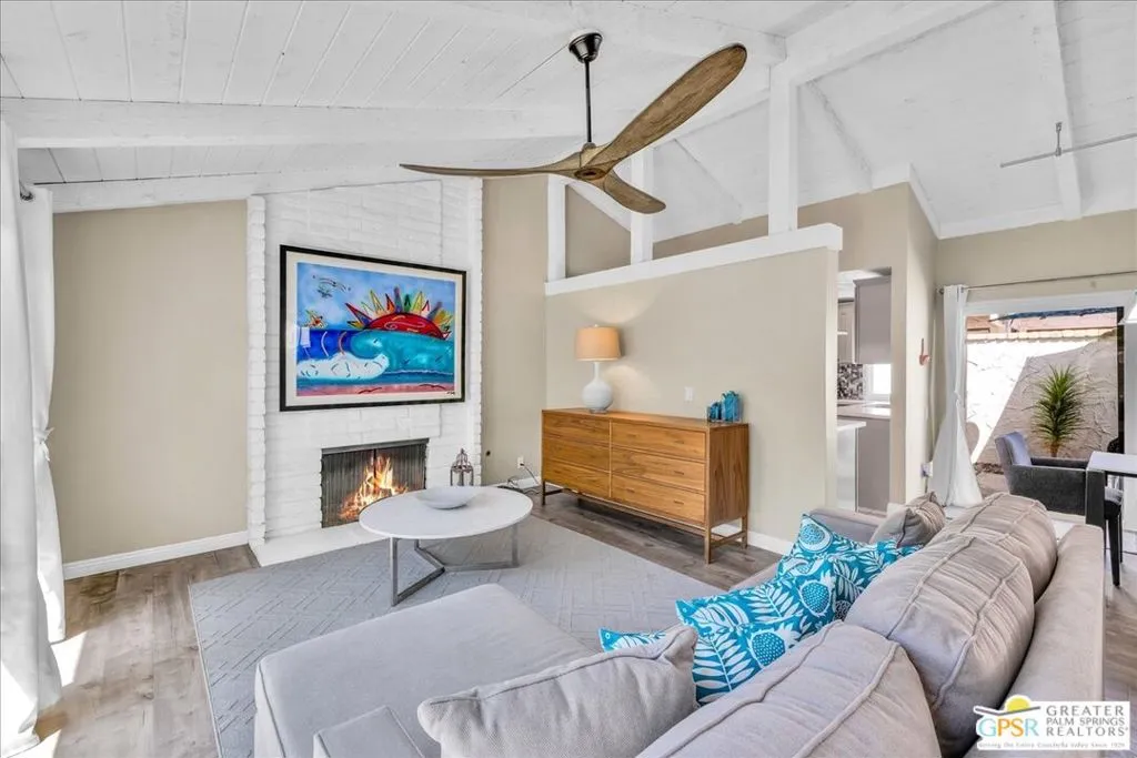2530 Miramonte Circle C, Palm Springs, California 92264 home-pic-5
