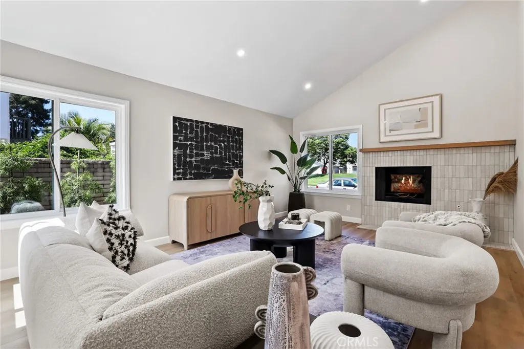 25 Almond Tree Lane, Irvine, California 92612 home-pic-3