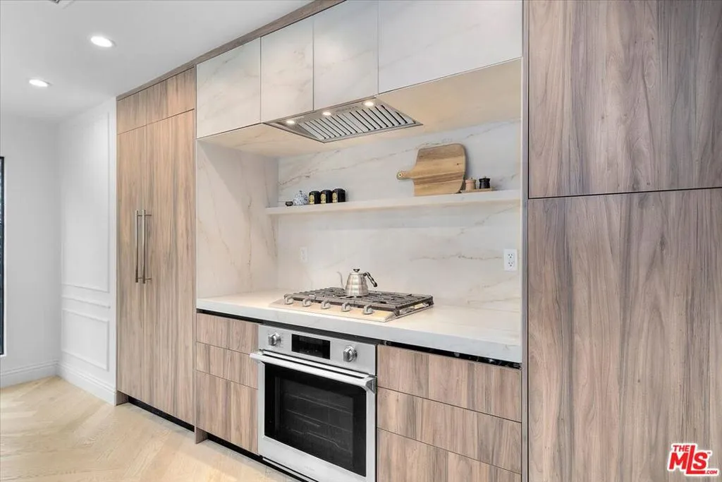 161 S Laurel Avenue, Los Angeles, California 90048 home-pic-6