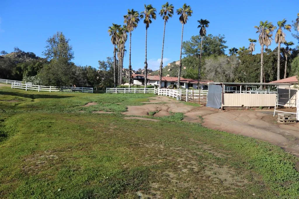 38083 De Luz Rd, Fallbrook, California 92028 home-pic-30