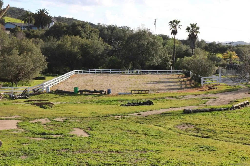 38083 De Luz Rd, Fallbrook, California 92028 home-pic-22