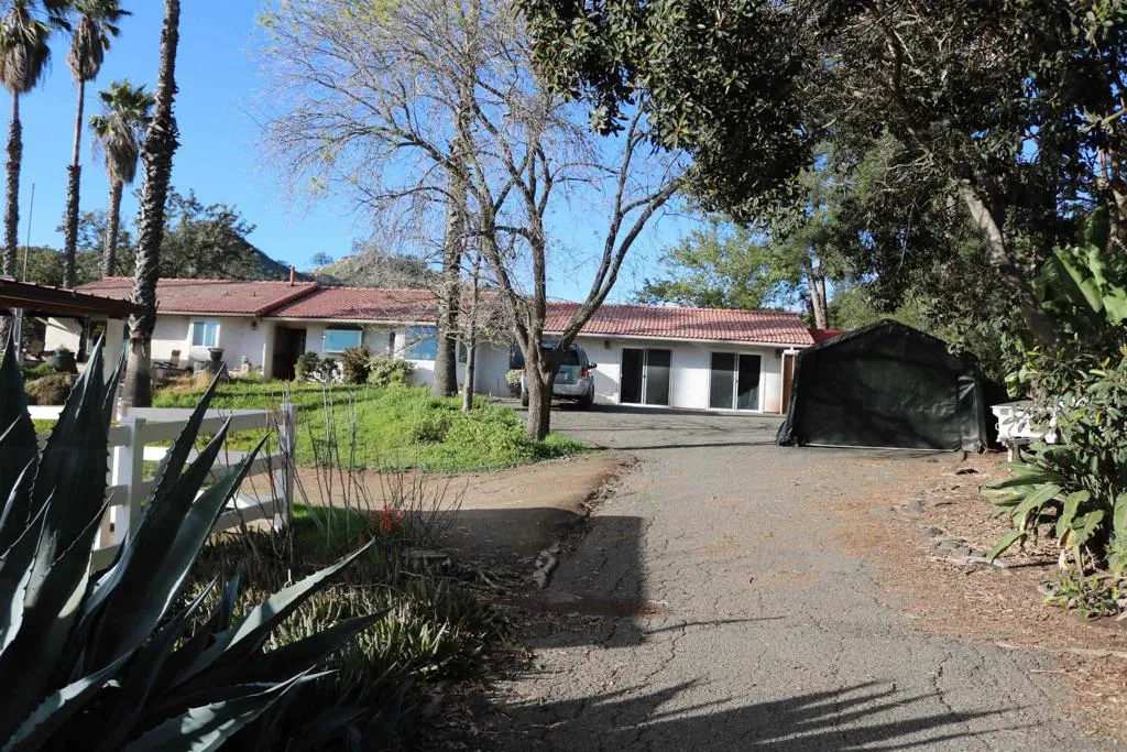 38083 De Luz Rd, Fallbrook, California 92028 home-pic-1