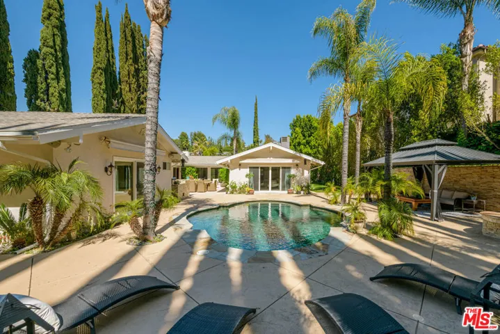 18070 Lake Encino Drive, Encino, California 91316