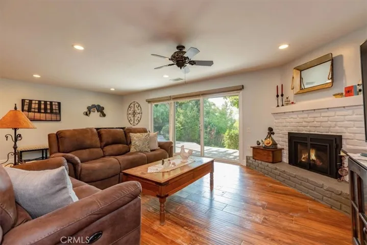 Gas fireplace insert